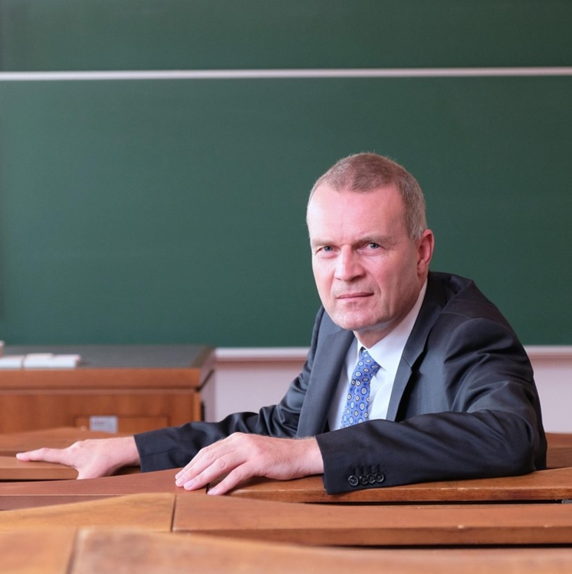 Prof. Christian Lippold