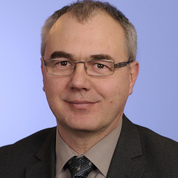 Dr. Ralf Hennig